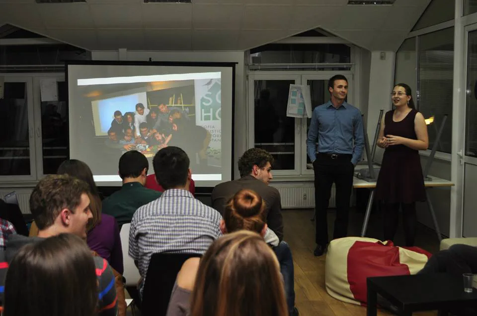 Изложба "Минало и бъдеще" на 9 Academy