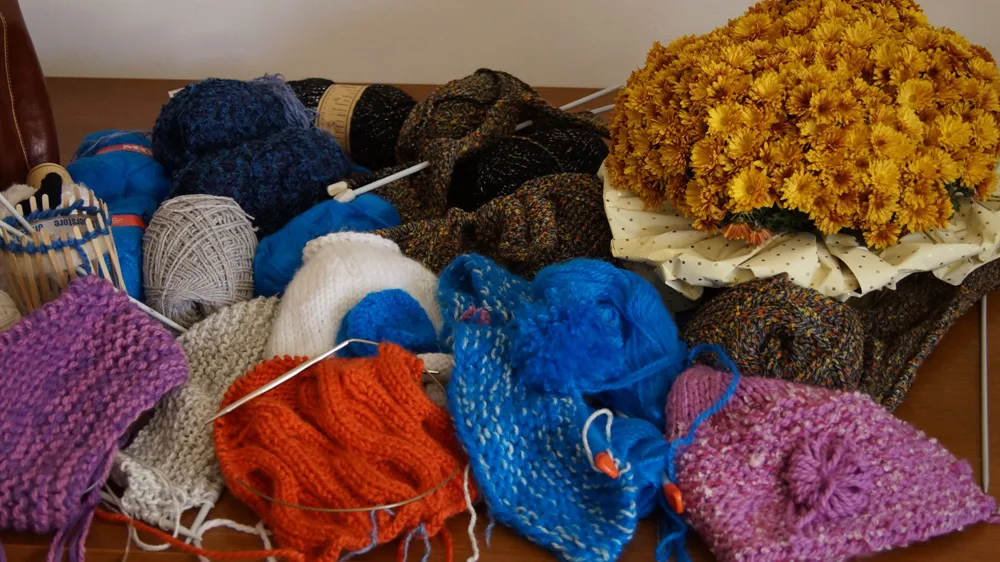 Биляна Вутова от участниците в 9 Academy за благотворителната кампания „Изплети топлина“ и фотоизложбата "Пътят на топлината" 2 Izpleti-toplina