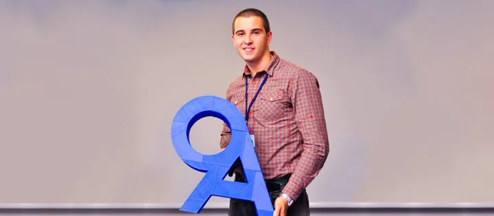 Денислав Николов развива стартъп, който предоставя най-различни услуги с дронове – от реклама до въздушна фотография.