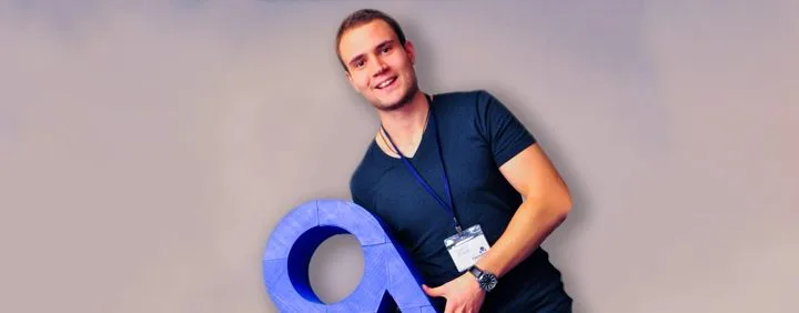 Михаел Иванов се занимава с онлайн маркетинг и продажби. Включва се на места и с писане на съдържание, отново в сферата на маркетинга.