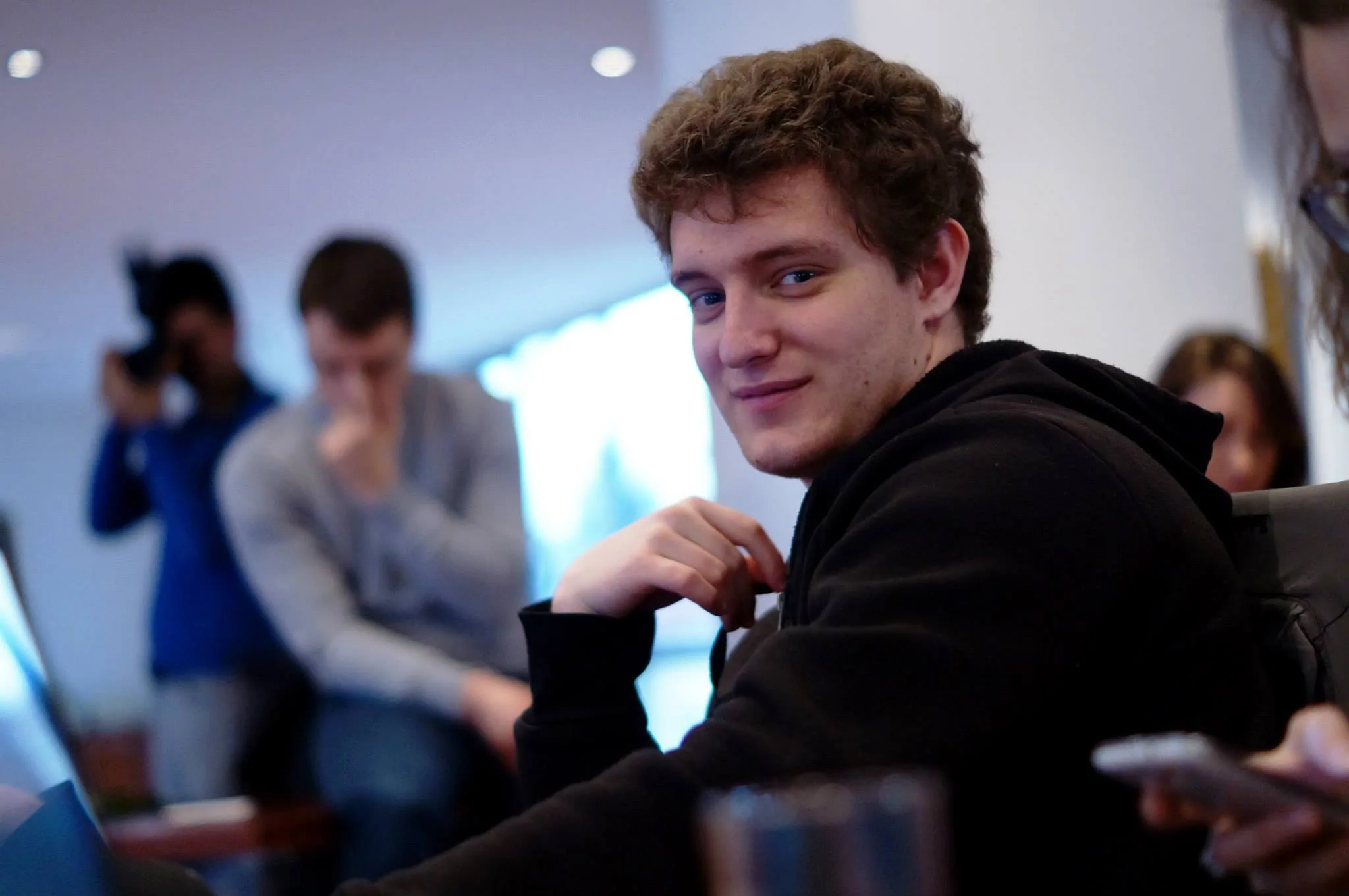 "Нещата могат да се случат! Просто трябва да се започне от някъде и яко работа, докато не постигнеш целите си и даже и след това. ", Петко Иванов от участниците в първото издание на 9 Academy 1