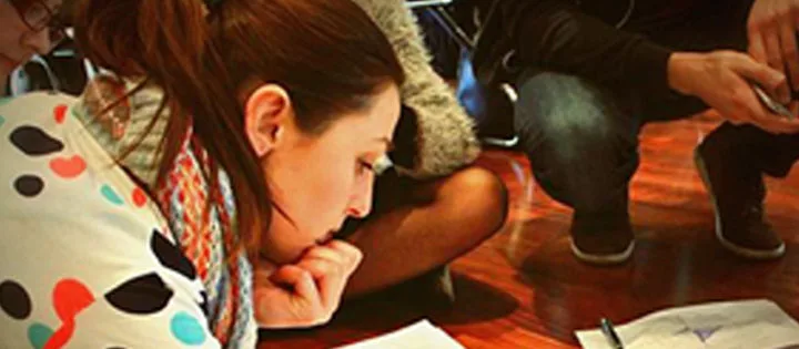 Севим Рашидова е филолог по образование, начинаещ маркетьор и роматник по душа.