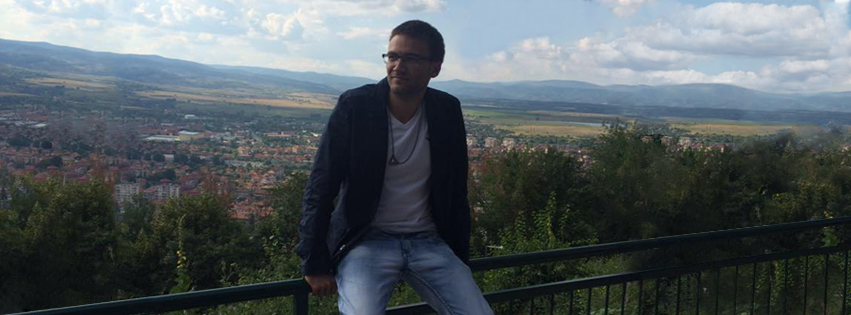 Велизар Величков е на 26 години. В момента е адвокат и интернет предприемач.