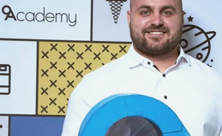 Димитър Иванов е от участниците в сезон 6 на 9Academy.