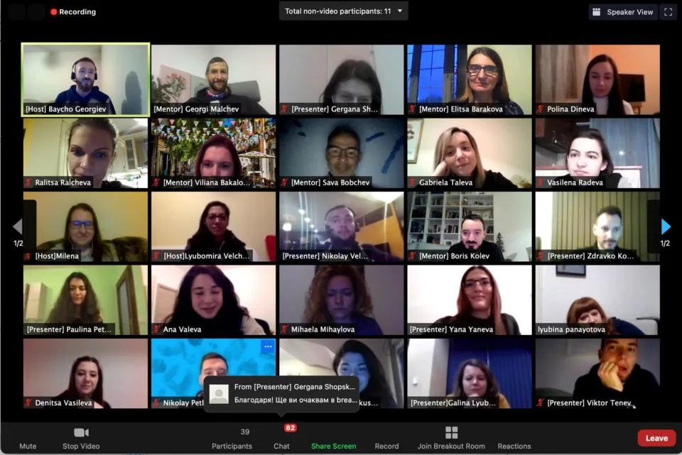 Панаир на идеите: “Има трудно, няма невъзможно” 2 Изображението може да съдържа: 8 души, очила, брада и на закрито